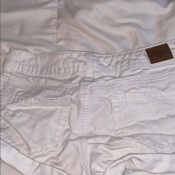 White justice shorts - Picture 3 of 3